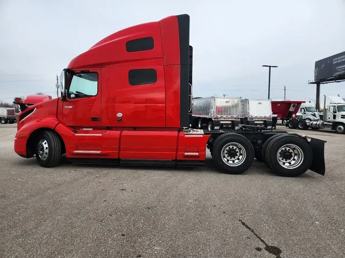 2025 VOLVO VNL64T760