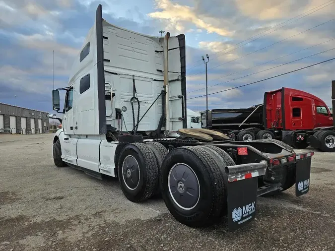 2021 VOLVO VNL64T760