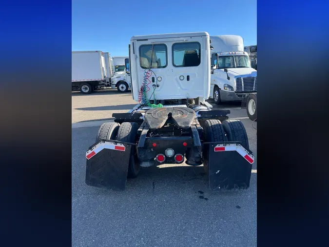 2018 FREIGHTLINER/MERCEDES FLT8664T