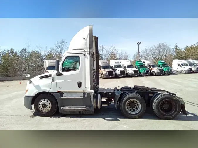 2020 Freightliner Cascadia 126