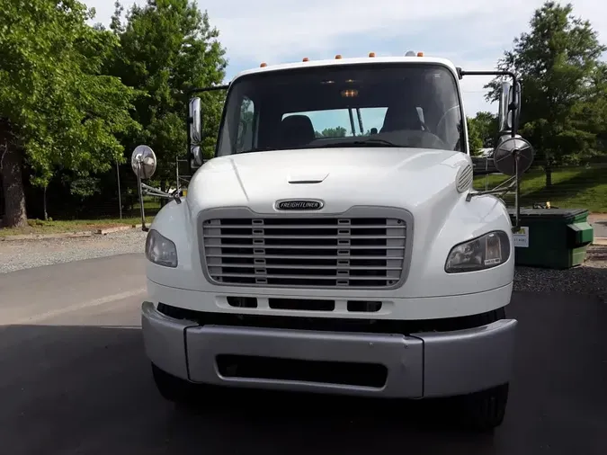 2014 FREIGHTLINER M2 106