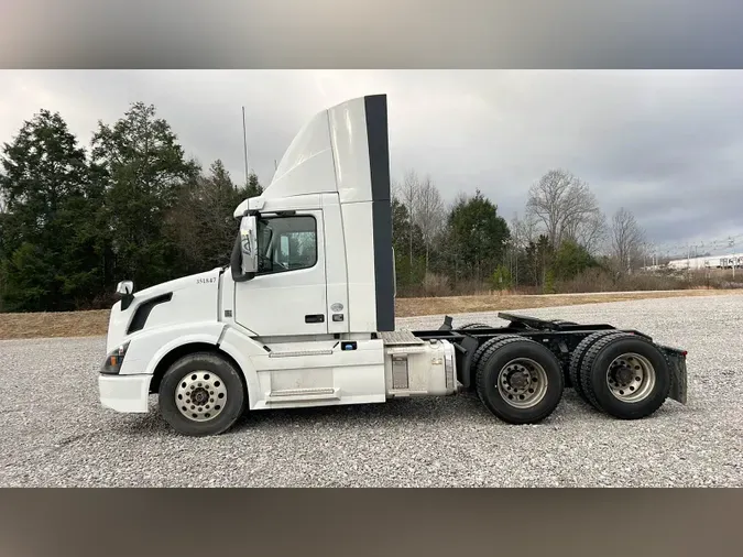 2018 Volvo VNL300