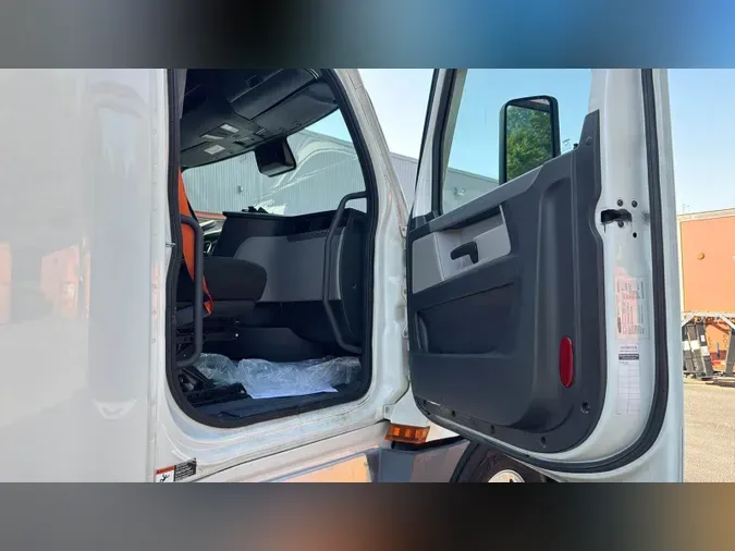 2022 Freightliner Cascadia 126