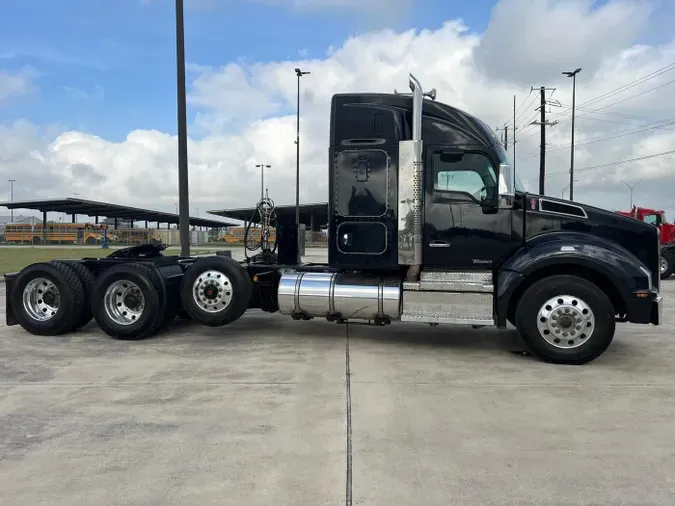 2021 Kenworth T880