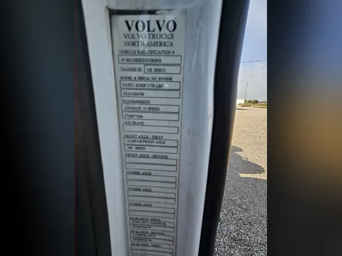 2022 VOLVO VNL64T760