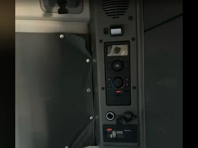 2025 VOLVO VNL64T860