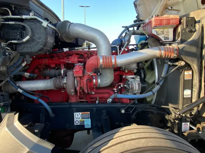 2023 Kenworth W990