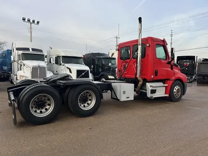 2020 FREIGHTLINER CASCADIA 126