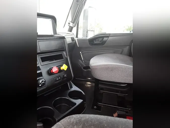 2019 NAVISTAR INTERNATIONAL LT625 DAYCAB T/A