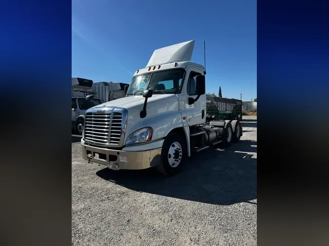 2019 FREIGHTLINER CASCADIA 125d0c87fa134c7b3c42f92fe90b6e14601