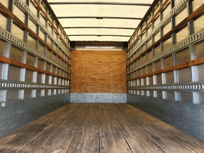 2019 HINO 195