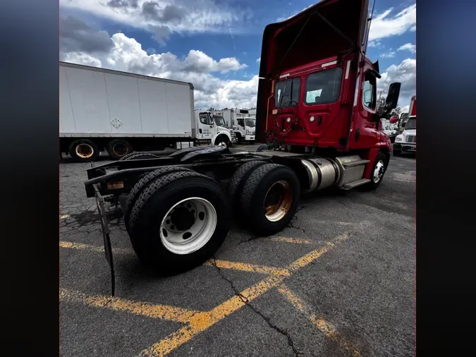 2019 FREIGHTLINER CASCADIA 125