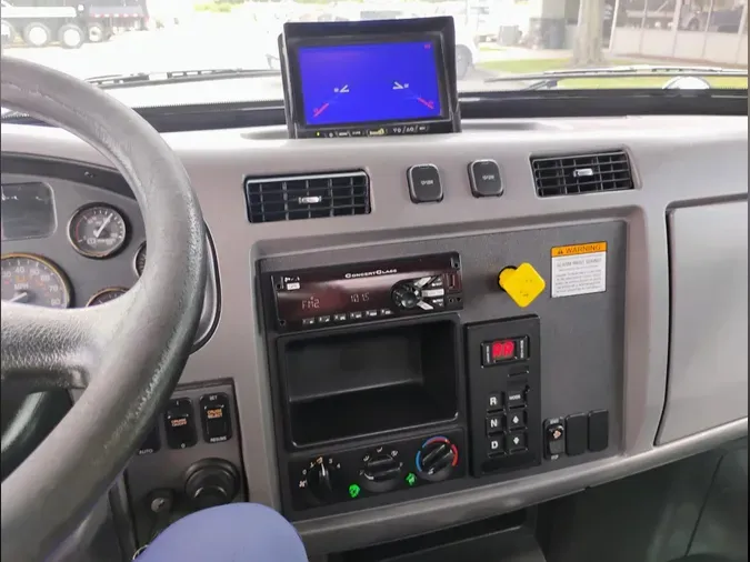 2019 Peterbilt 330