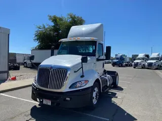 2019 NAVISTAR INTERNATIONAL RH613 DAYCAB S/A