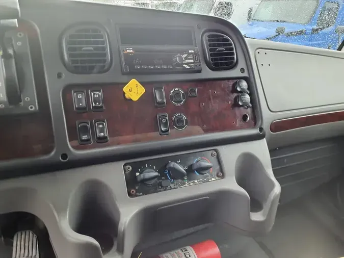 2018 FREIGHTLINER M2 106
