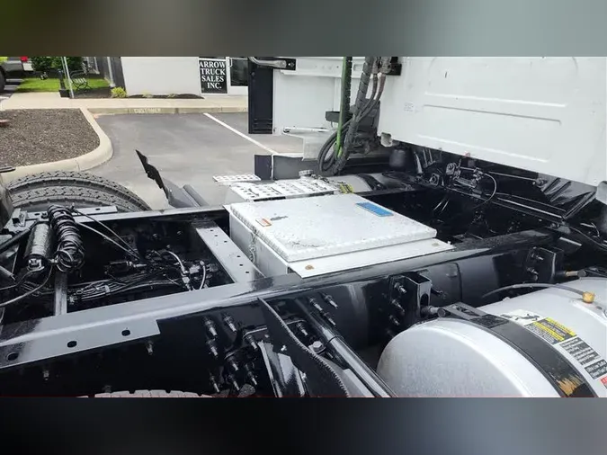 2022 VOLVO VNL760