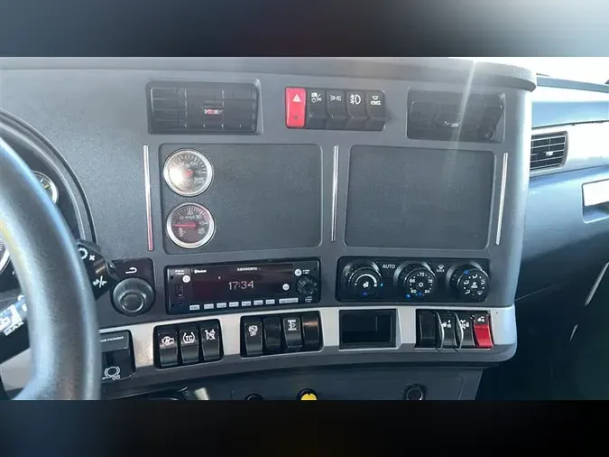 2022 KENWORTH T880