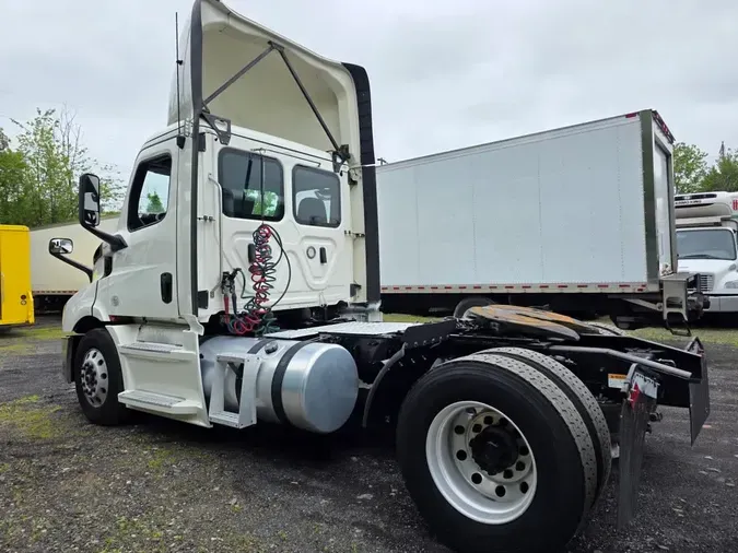 2019 FREIGHTLINER NEW CASCADIA 116