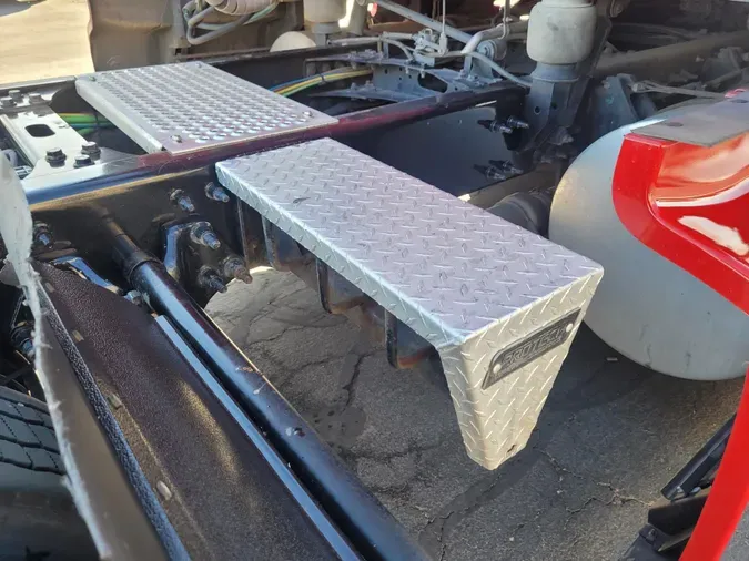 2022 International LT625d0e1d70e682bd45fd1343401a78e0a5b