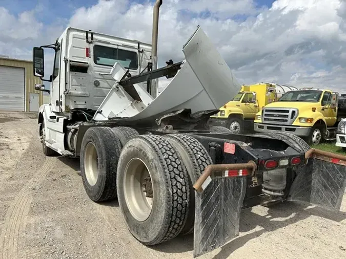 2012 VOLVO VNL64T300