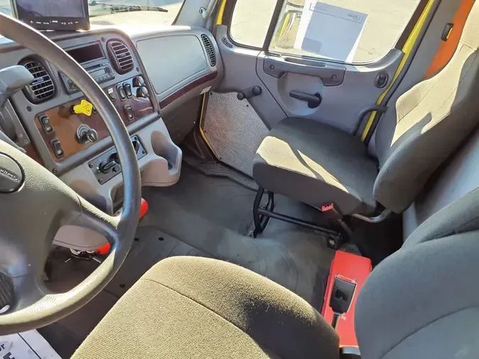 2016 FREIGHTLINER/MERCEDES M2 106