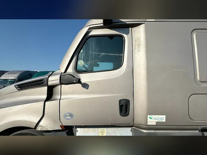 2022 Freightliner Cascadia 126