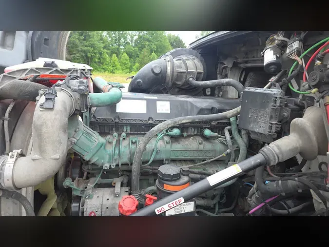 2020 Volvo VNL300d0ebe37bab2497b2ff64fbd9d1f9d8dd