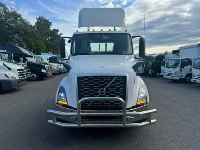 2019 VOLVO VNL64T-300