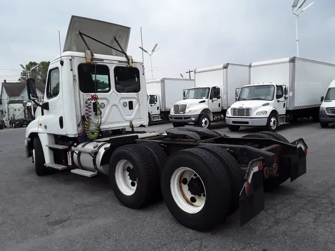 2016 FREIGHTLINER/MERCEDES CASCADIA 125