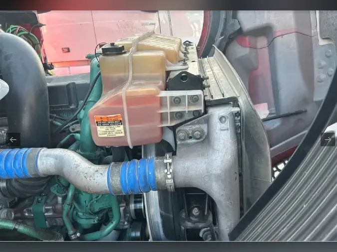 2022 VOLVO VNL64T760