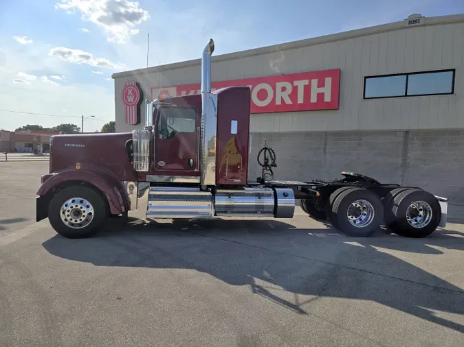 2025 Kenworth W900L