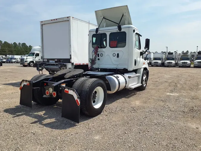 2020 FREIGHTLINER CASCADIA 113