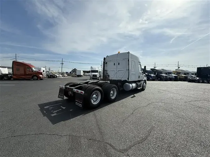 2019 FREIGHTLINER CASCADEVO1