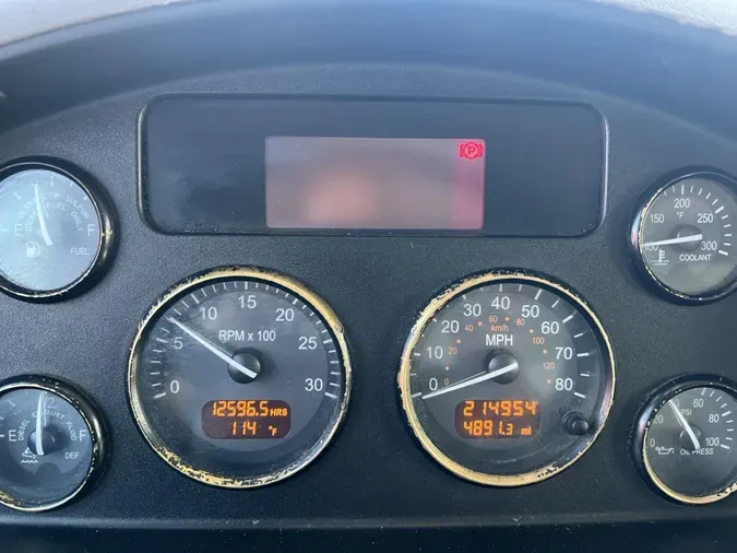 2018 Peterbilt 325