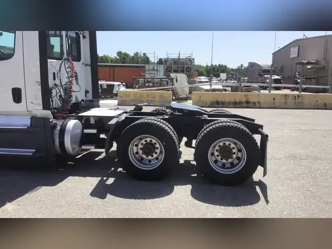 2020 Freightliner Cascadia 126