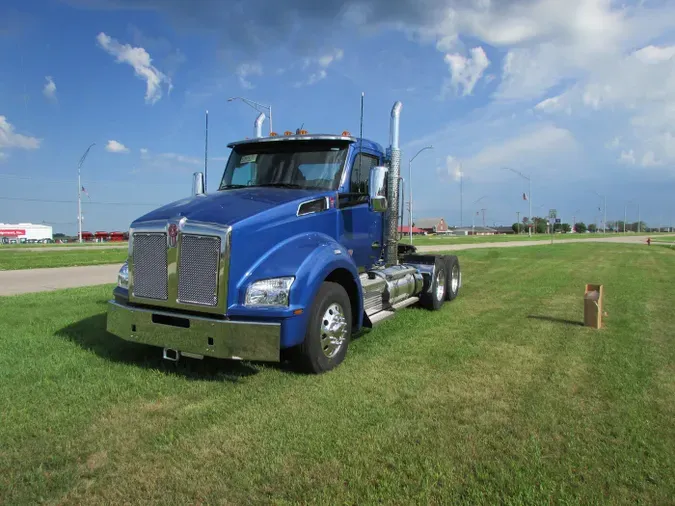 2026 Kenworth T880