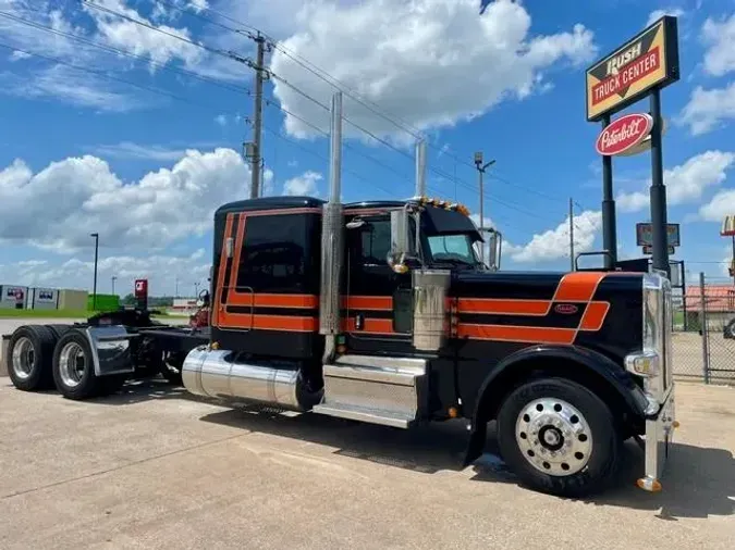 2022 Peterbilt 389