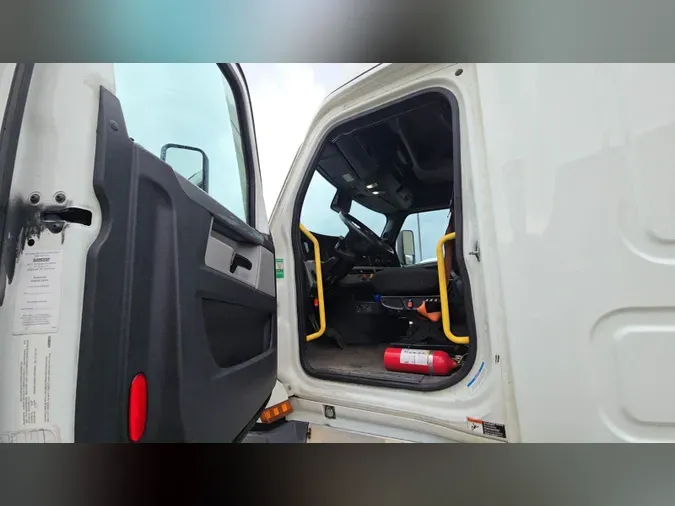 2022 Freightliner Cascadia 126