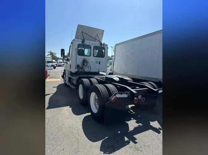 2018 FREIGHTLINER/MERCEDES CASCADIA 125
