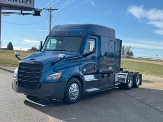 2021 FREIGHTLINER Cascadia 126