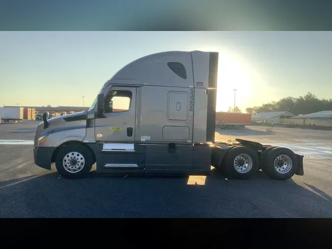 2022 Freightliner Cascadia 126