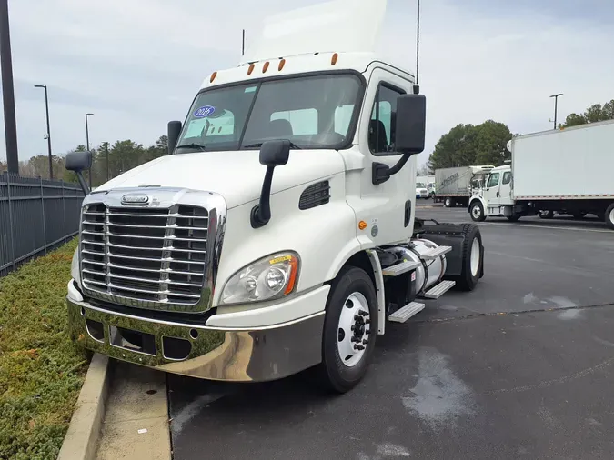 2016 FREIGHTLINER/MERCEDES CASCADIA 113