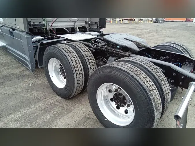 2024 Freightliner Cascadia 126d10eed51269df1f7fa4fbb6eba472523