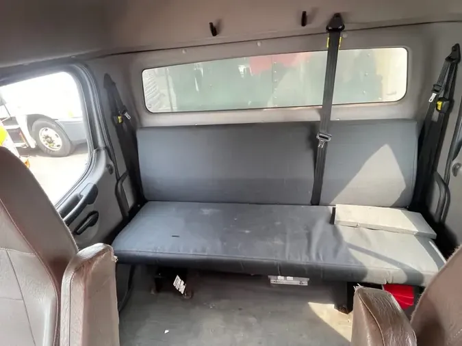 2015 FREIGHTLINER M2 106