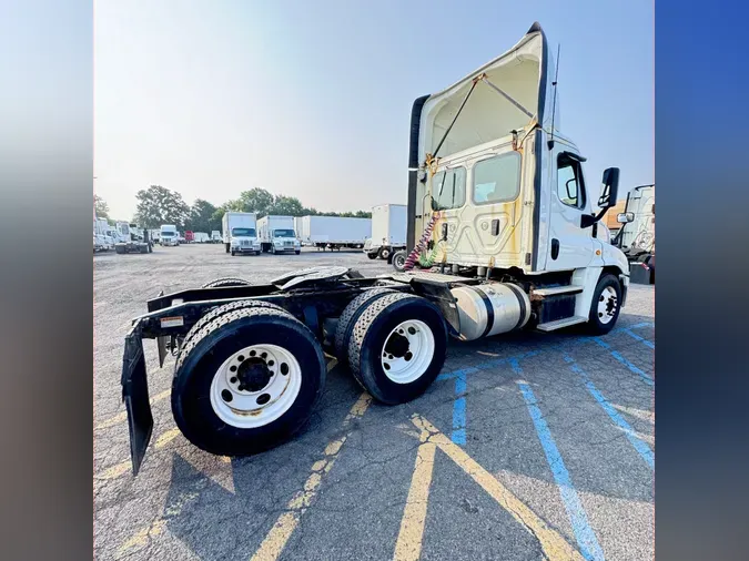 2017 FREIGHTLINER/MERCEDES CASCADIA 125