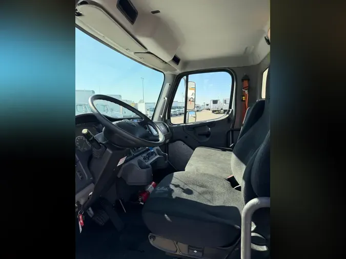 2018 FREIGHTLINER/MERCEDES M2 106
