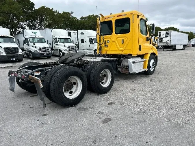 2018 Freightliner X11364ST