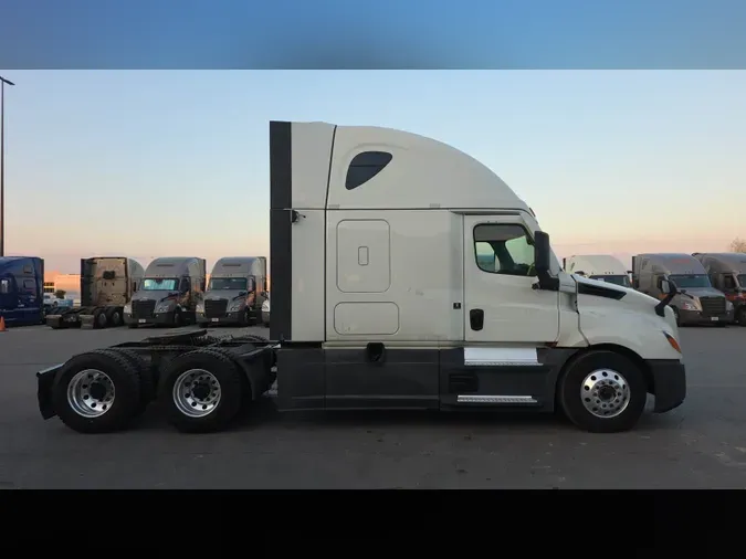 2023 Freightliner Cascadia 126d115faca6cb9339ed4d51c24dc792e13
