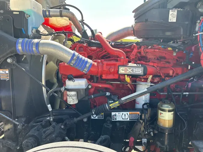 2023 Kenworth W990