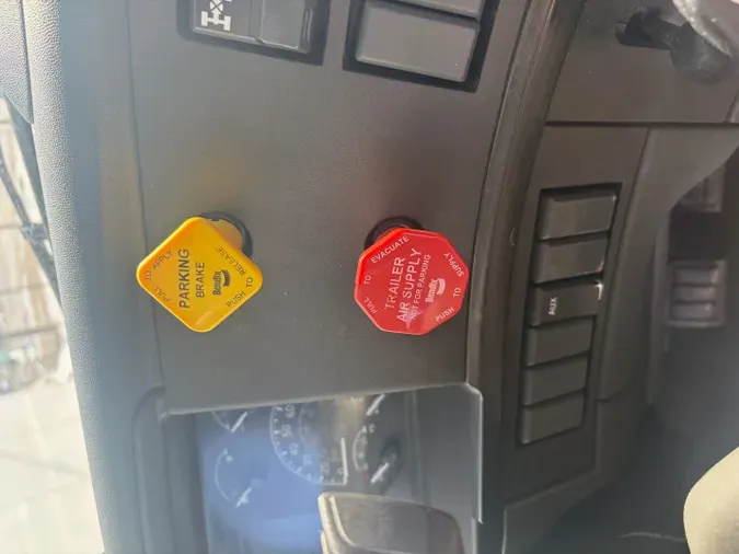 2020 VOLVO TRUCK VNL64T300d11a4a87009ae96bfcb84f92b9df27f9